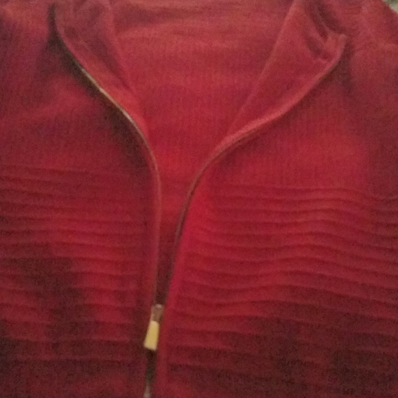 Cache Red Sweater - Picture 8 of 8